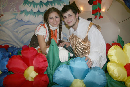 Кай и Герда в новогоднем спектакле Снежная королева