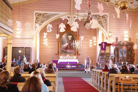 Lenke til gudstjeneste i Sømna kirke julaften kl. 14.00