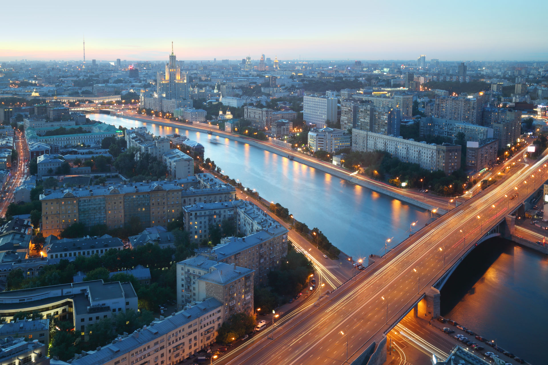 Wb gorod moskva. Реки Москвы. Москва река в Москве. Хамовники панорама.