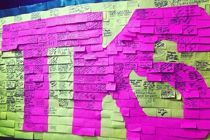 Takke vegg med post-it lapper