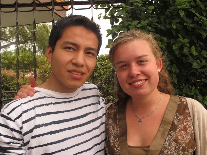 Maria og en av våre ecuadorianske venner i kirka "Cristo Vive"