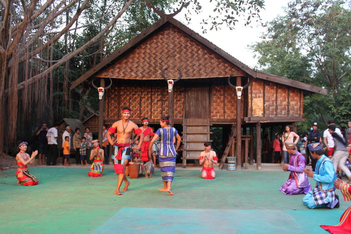 Danseshow på Cutlure Village