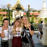TEAM KAMBODSJA AT ROYAL PALACE