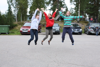 "Hopp og se glade ut!"