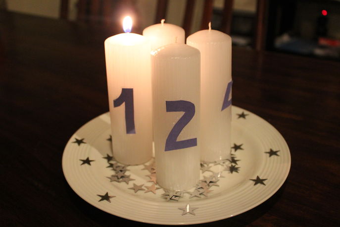 Adventsstaken er laget å tent! (De fantes ikke lilla lys)