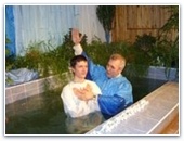 В Макеевской Библейской церкви прошло водное крещение