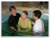 Первое Крещение в собственном баптистерии  Библейского центра «Слово жизни» в Москве.