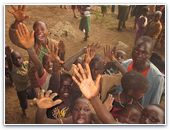 Христиане помогли детям в Африке 