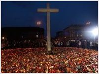 Трагедия заставила миллионы людей посетить польские церкви