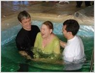 Первое Крещение в собственном баптистерии  Библейского центра «Слово жизни» в Москве.