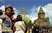 В Армении урегулируют деятельность жен священников
