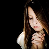 Молитва помогает справиться с негативными эмоциями, считают психологи| Мониторинг СМИ