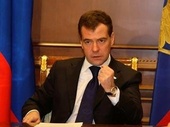 Медведев подписал закон, защищающий детей от вредной информации