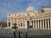 "Выиграть много денег - не удача, а трагедия", - заявил католический епископ Доменико Сигалини.