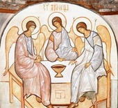 Православные христиане празднуют Троицу - день рождения Церкви