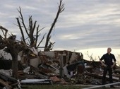 Христиане помогают пострадавшим от торнадо 