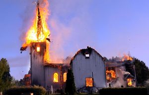 Исламисты сожгли три протестантские церкви