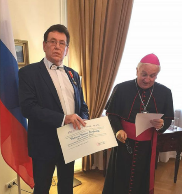 Святой Престол наградил В. Ряховского 