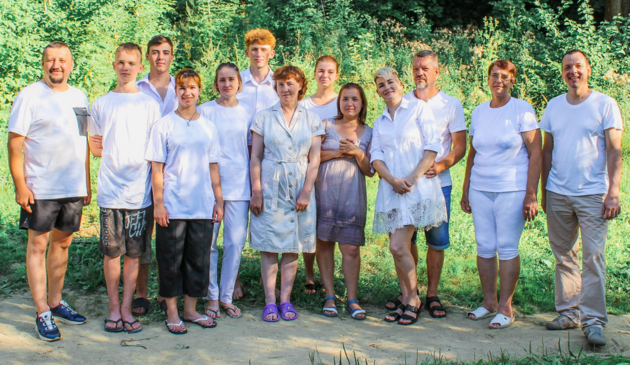 Люди из Донбасса прилагаются к Церкви