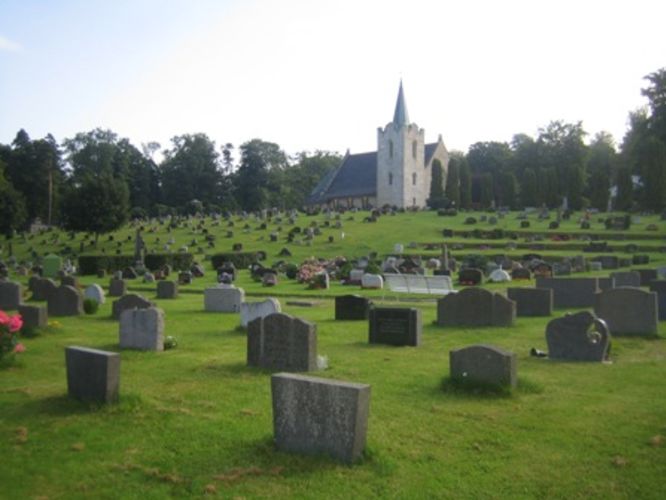 Borgestad kirke og kirkegård med gravminner