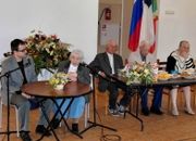 "Были крепки на войне, прогоняли полки чужих"