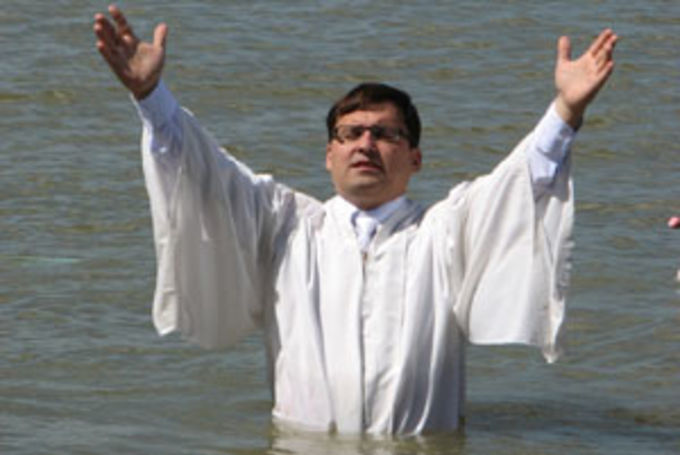Омские баптисты провели совместное крещение