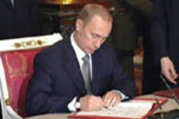 Путин подписал закон о госаккредитации религиозных учебных заведений