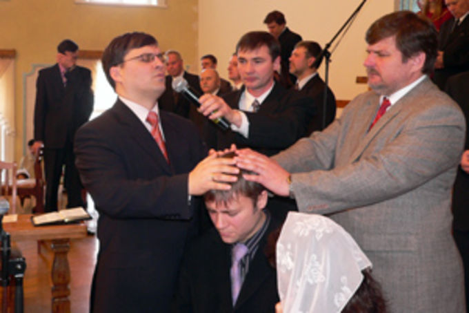 В Омске рукоположили шесть новых служителей