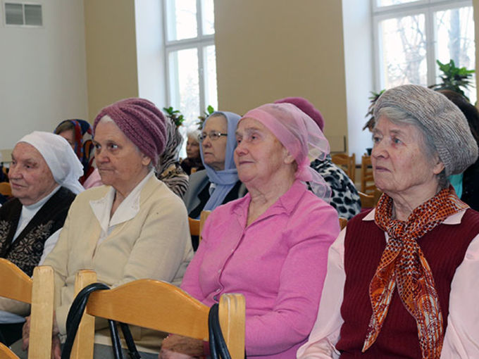 Встреча вдов в московской церкви «Воскресение»