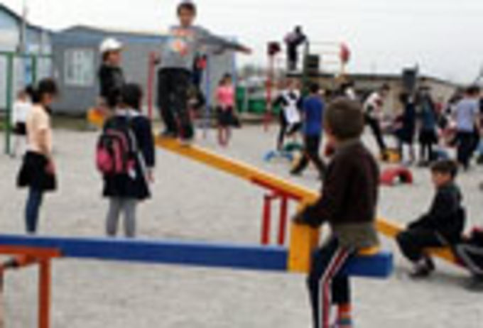 Миссия христианского милосердия построила детскую площадку в городке беженцев