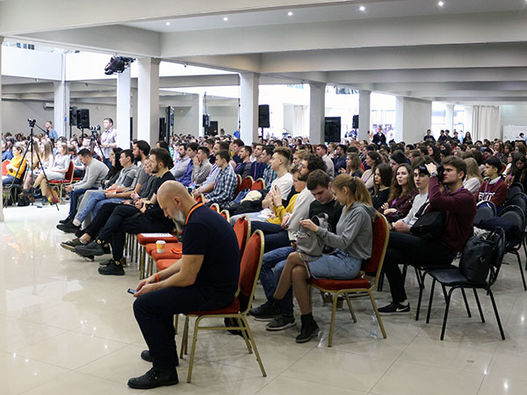 Фоторепортаж о втором дне работы конференции "Поколение для Христа"