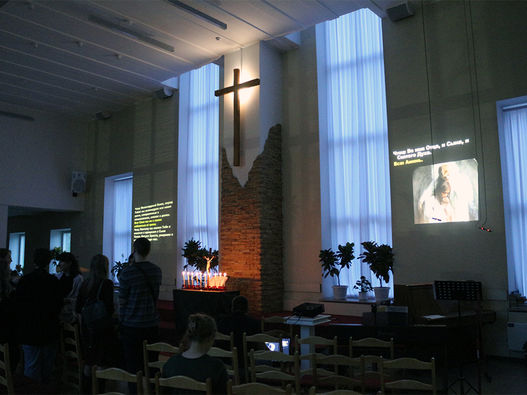"Литургия теней" в московской церкви Воскресение
