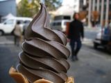 Шоколадное мягкое мороженое