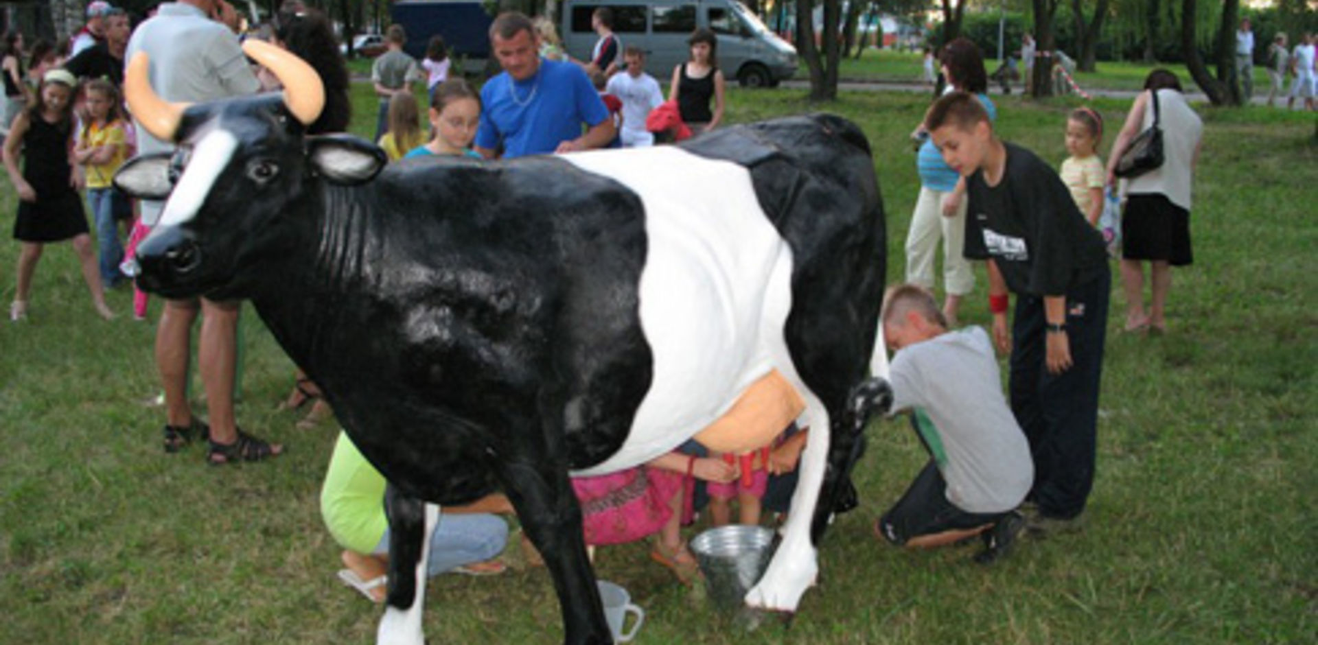 Аттракцион Дойная корова на детский праздник