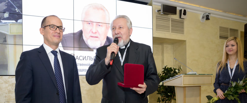 Начальствующий епископ РОСХВЕ Сергей Ряховский награжден высшей наградой Общественной палаты РФ