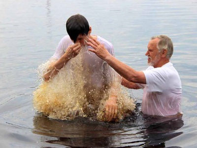 Девять человек приняли водное крещение в Когалыме