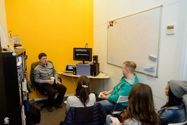 Руководитель пресс-службы РОСХВЕ Антон Кругликов провел несколько мастер классов для будущих журналистов на конференции «Creative for God»