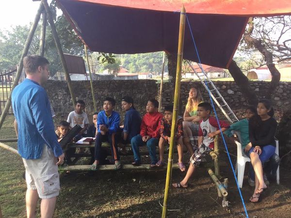 Российские и белорусские миссионеры провели лагерь для детей-сирот из Непала