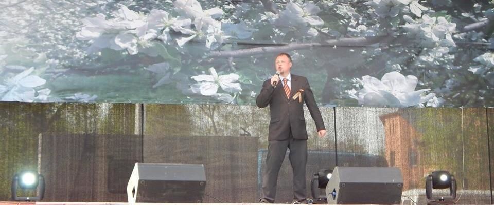 В Костроме пастор Андрей Гусев спел песню на городском концерте, посвященном Дню Победы