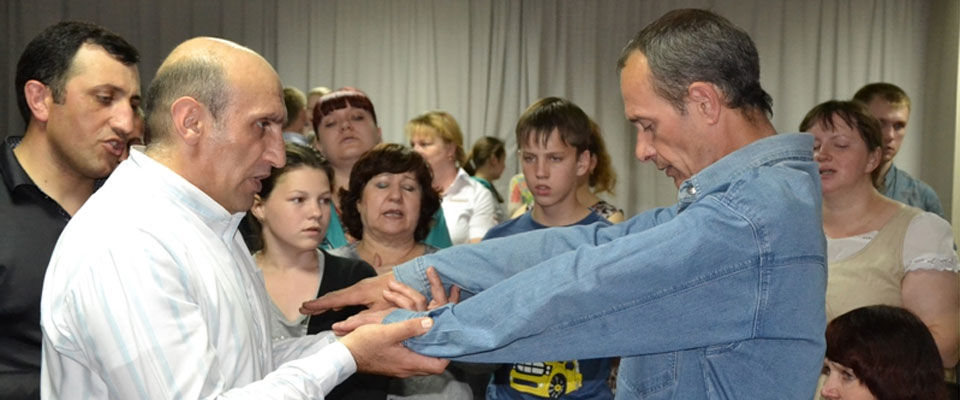 Люди получали исцеление и крестились Святым Духом на богослужениях в Белогорске