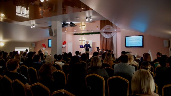 В Иркутске прошёл семинар о семье «Любовь никогда не перестаёт»  
