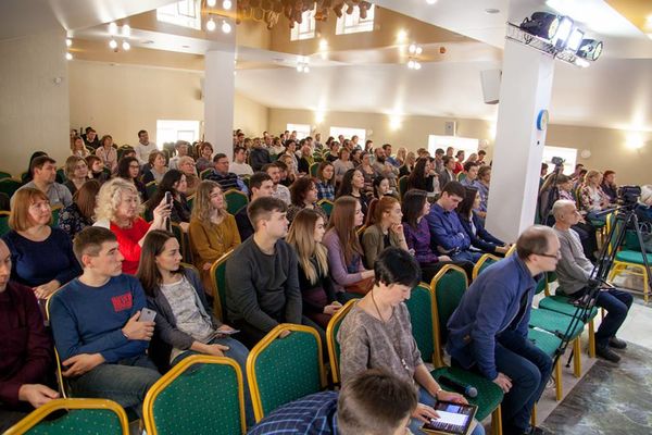 В Иркутске прошёл семинар о семье «Любовь никогда не перестаёт»  