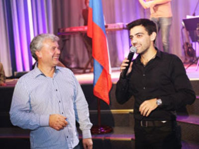 В Москве прошел третий вечер поклонения и молитвы "Приди"