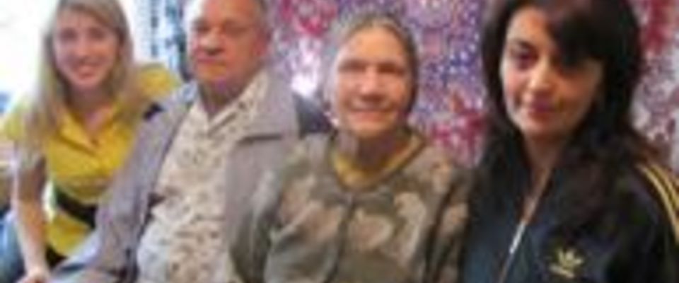 Волонтеры Воронежской Церкви Божьей славы служат в доме престарелых
