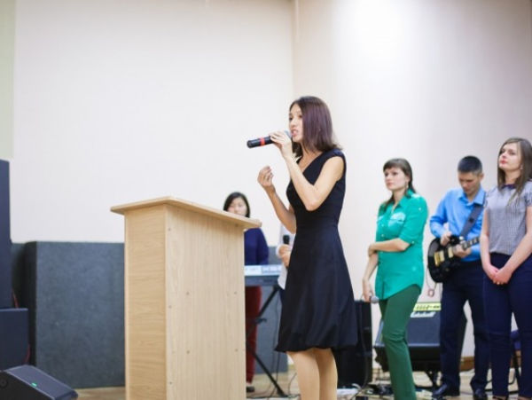 Супруга Йонги Чо проповедовала на конференции в Уссурийске