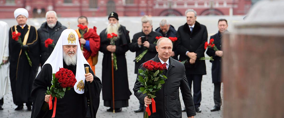 Владимир Путин и главы религиозных конфессий возложили цветы на Красной площади