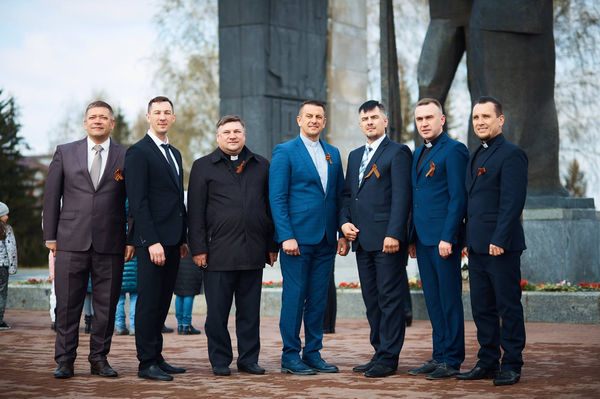 Пасторы евангельских церквей Барнаула возложили венки у Вечного огня