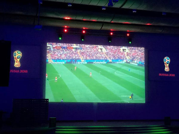 В здании московской церкви «Слово жизни» проходят прямые трансляции Чемпионата мира по футболу
