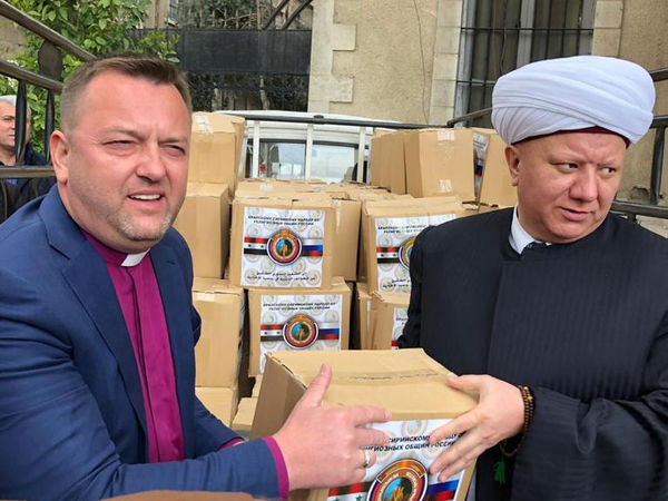Межрелигиозная делегация из России передала гуманитарную помощь сирийцам