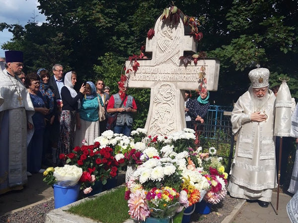Епископ Сергей Ряховский почтил память отца Александра Меня